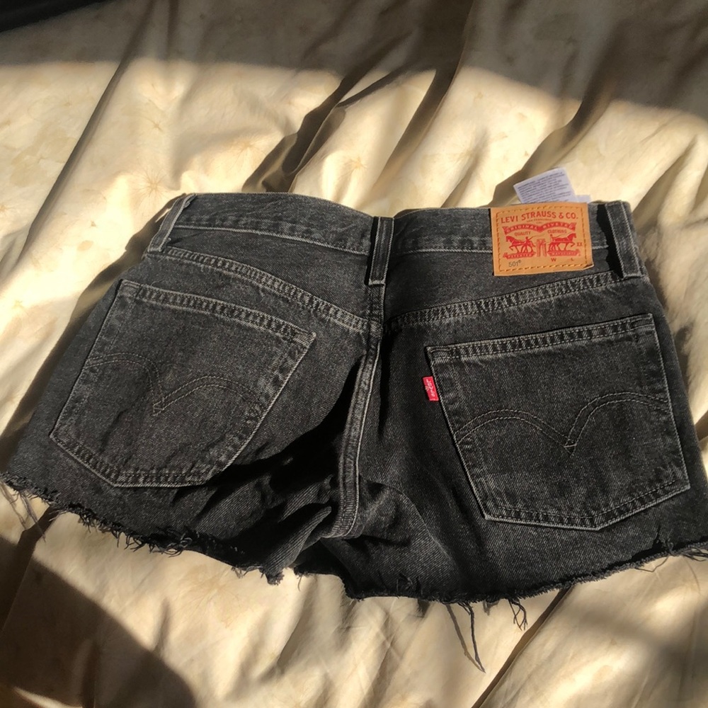 Urban Outfitters Black Levi’s distressed - Picture 2 of 3